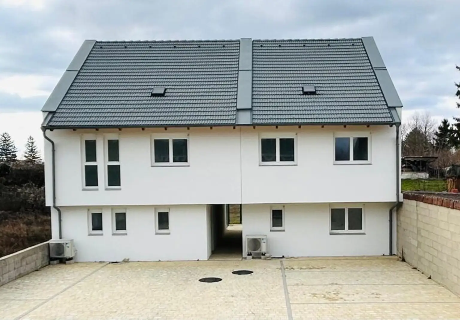 Traumhafte Doppelhaushälfte - Erstbezug, 5 Zimmer, Garten, Terrasse, 2 Stellplätze - Nähe Bahnhof!