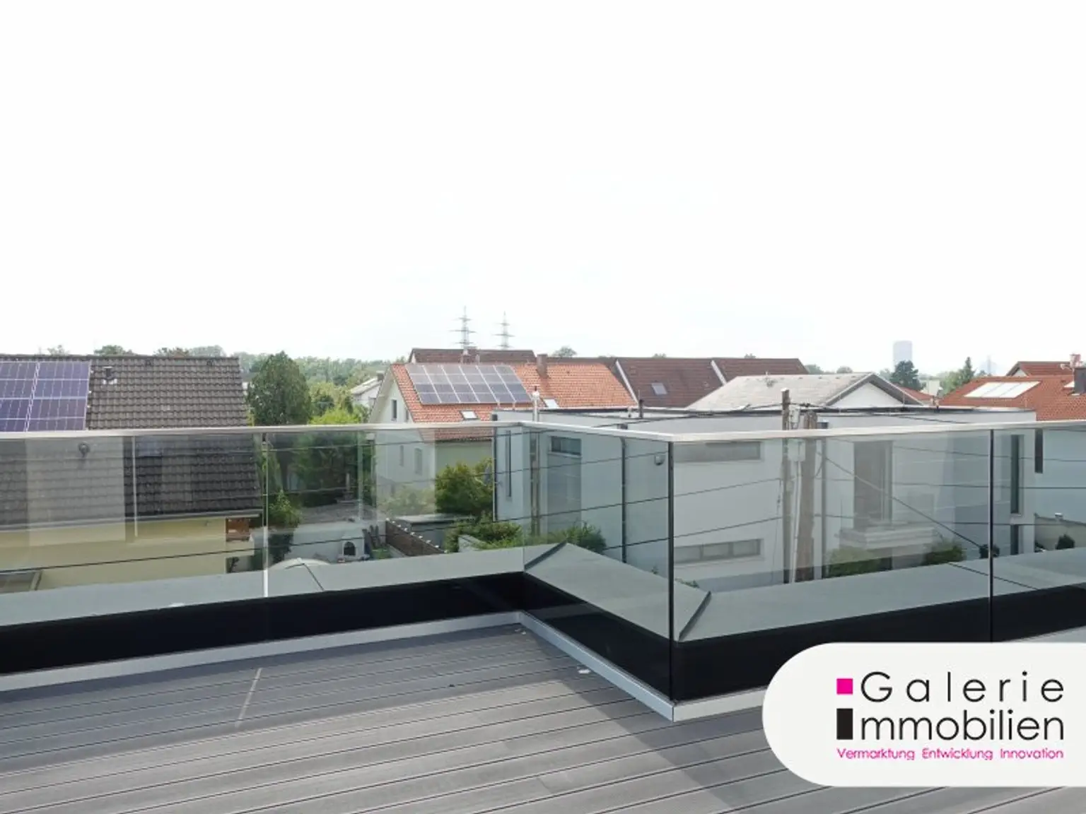 Erstbezug: Sehr schöne, helle und ruhige Doppelhaushälfte (links) mit 4 Zimmern, Eigengarten und Panoramablick-Dachterrasse!