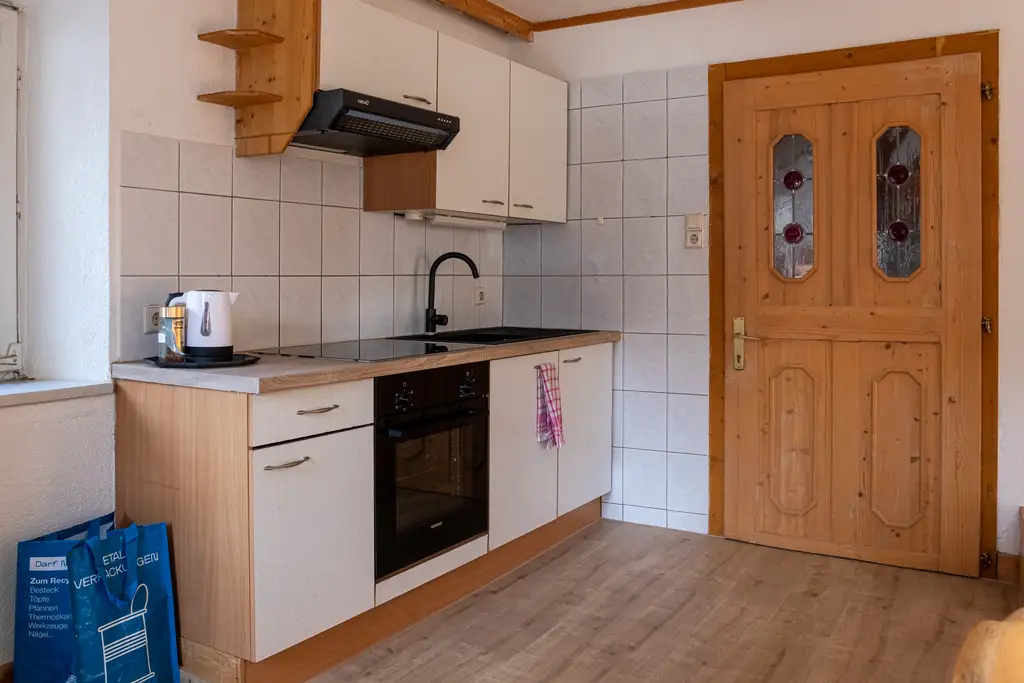 MIETE -  Helle 2 Zimmerwohnung mit Balkon inkl. Betriebskosten - in Virgen