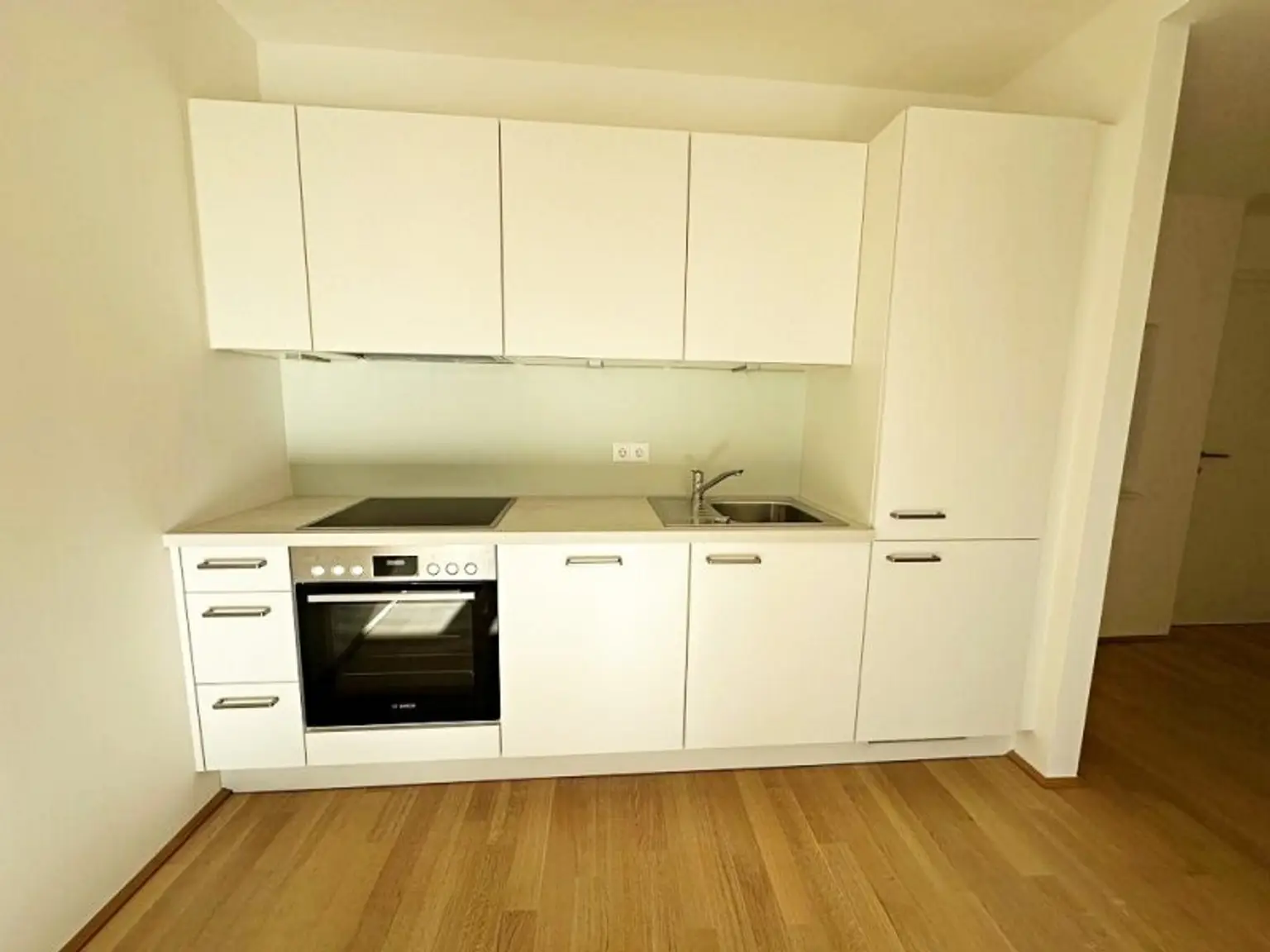 ERSTBEZUG, AUGARTEN-NÄHE, klimatisiertes 44 m2 Dachgeschoss, 2 Zimmer, Komplettküche, Duschbad, Parketten, Brigittenauer Lände