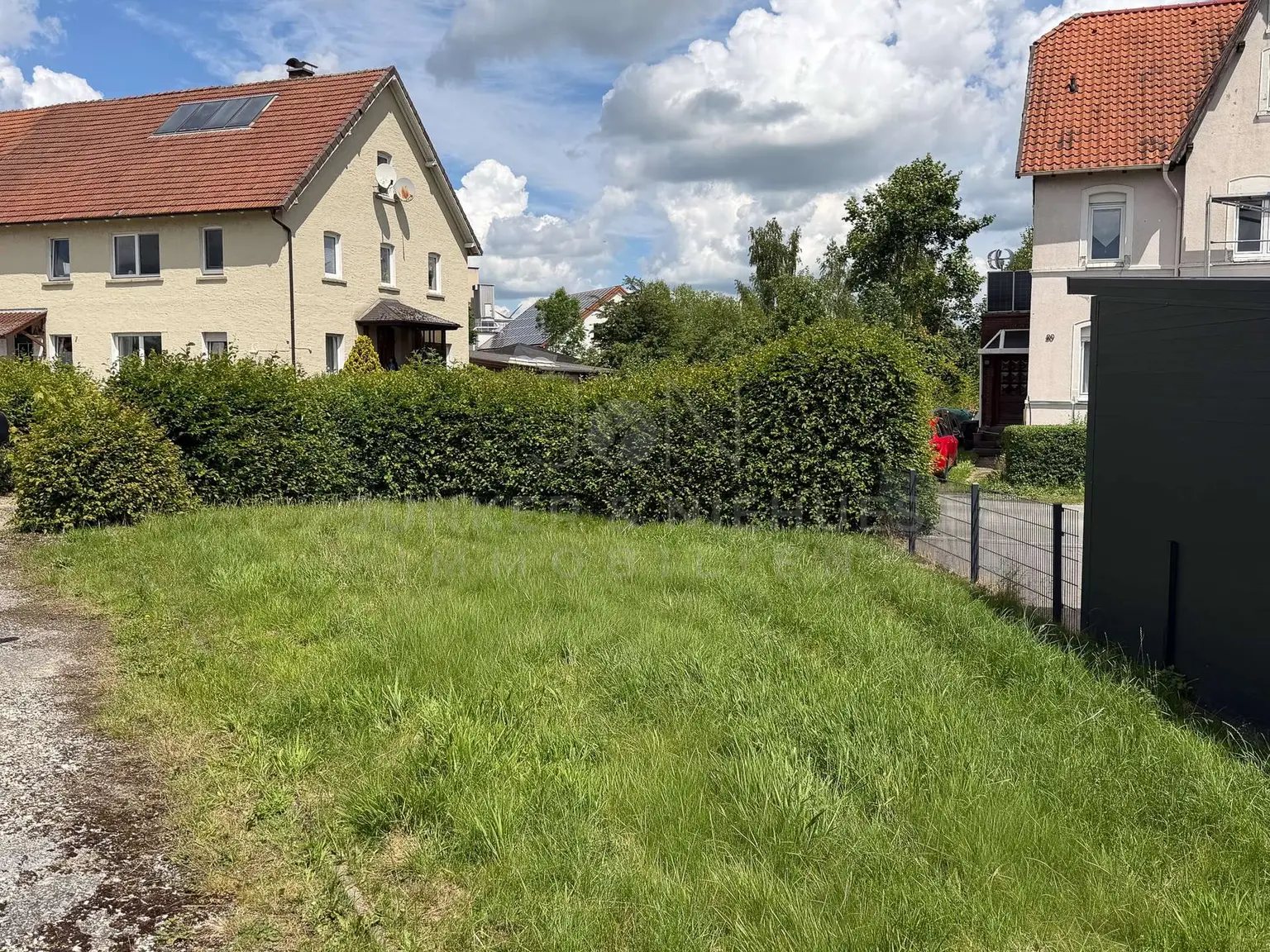 Garten mit Ausblick auf Helpuper Mühle (Biomarkt)