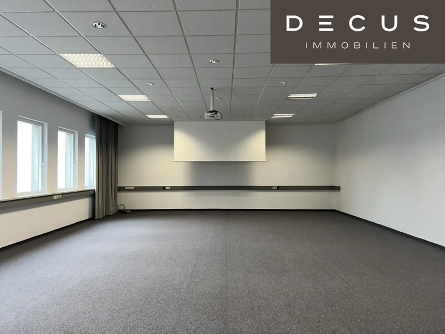+ + + BETRIEBSOBJEKT KNOTEN INZERSDORF + + + BÜRO und LAGER ca. 2.100 m² zzgl. Abstellfläche + + +
