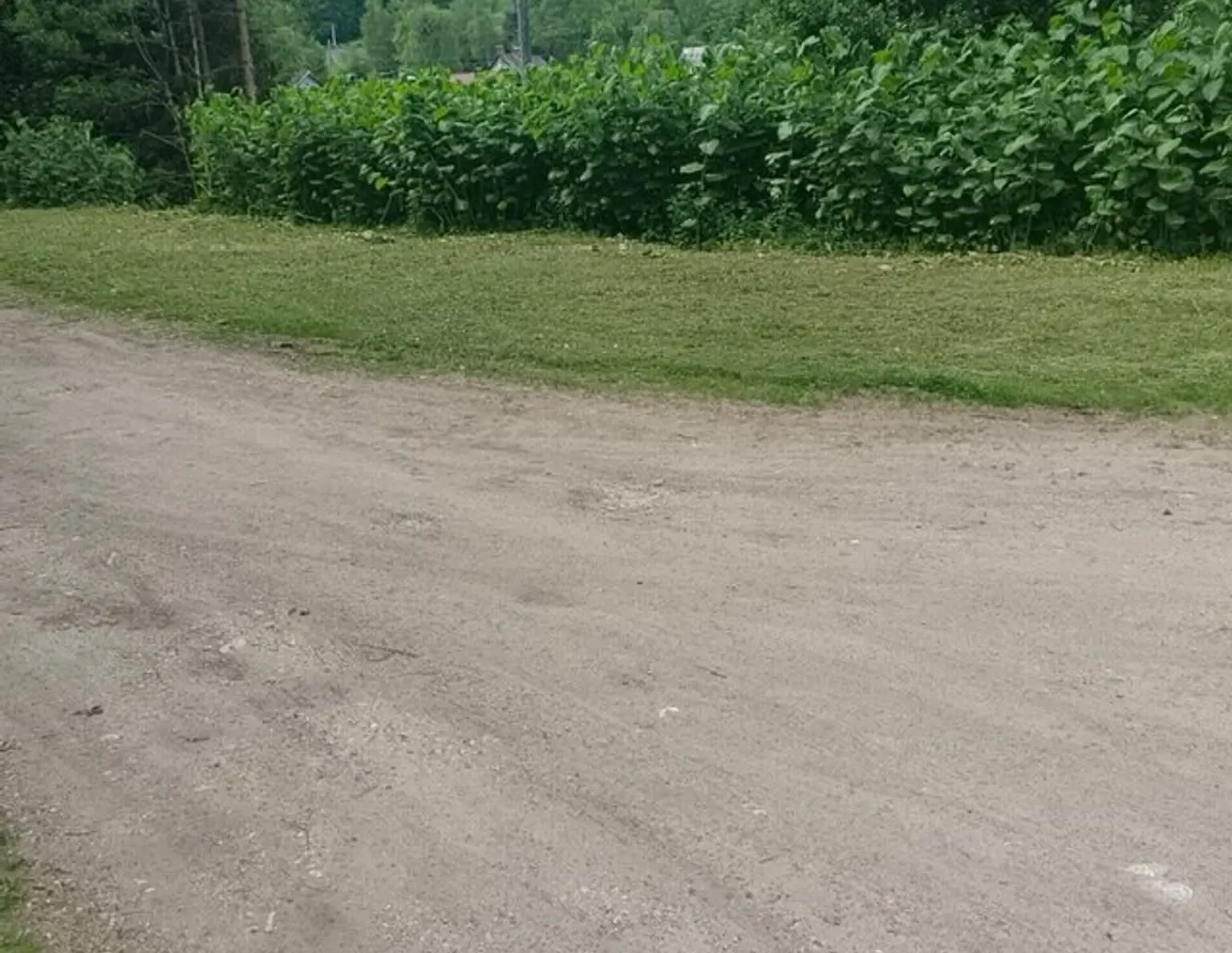 Grundstück am Bach!