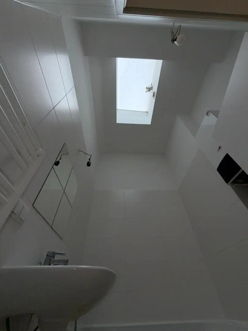 Helles 2 Zimmer - Büro - DG | wenige Schritte entfernt - Straßebahnlinie 46 | Nähe Brunnenmarkt & U6 Thaliastraße