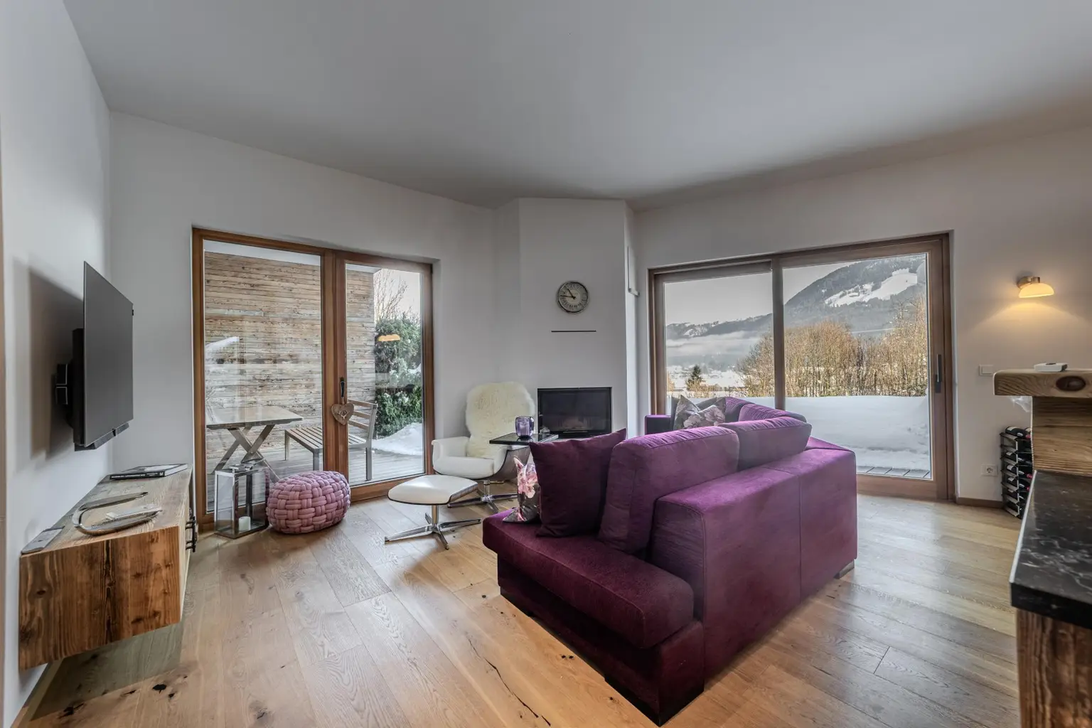 Wohn- Ess- und Kochbereich mit Kamin