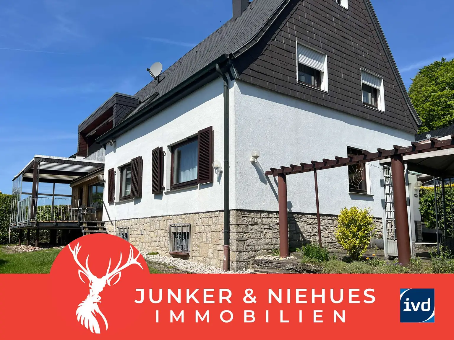 Großzügiges Ein- bis Zweifamilienhaus in begehrter Süd-Hanglage von Oerlinghausen