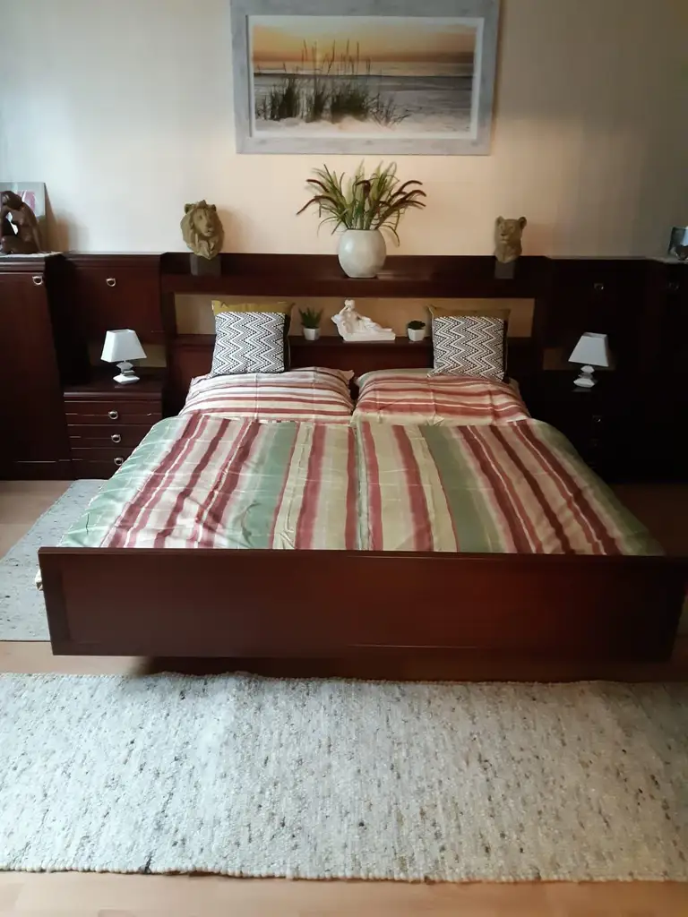 EIN ZUHAUSE MIT FREIRAUM - WOHNHAUS MIT GROSSEM GRUNDSTÜCK