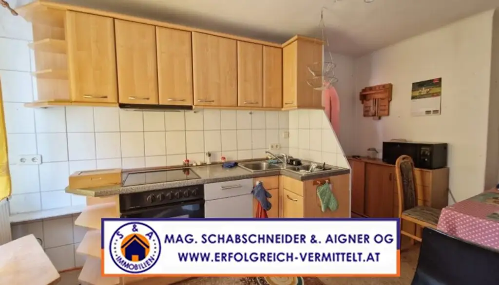 Kleines Stadthaus zum Renovieren mit ruhigem Garten mitten im Zentrum!