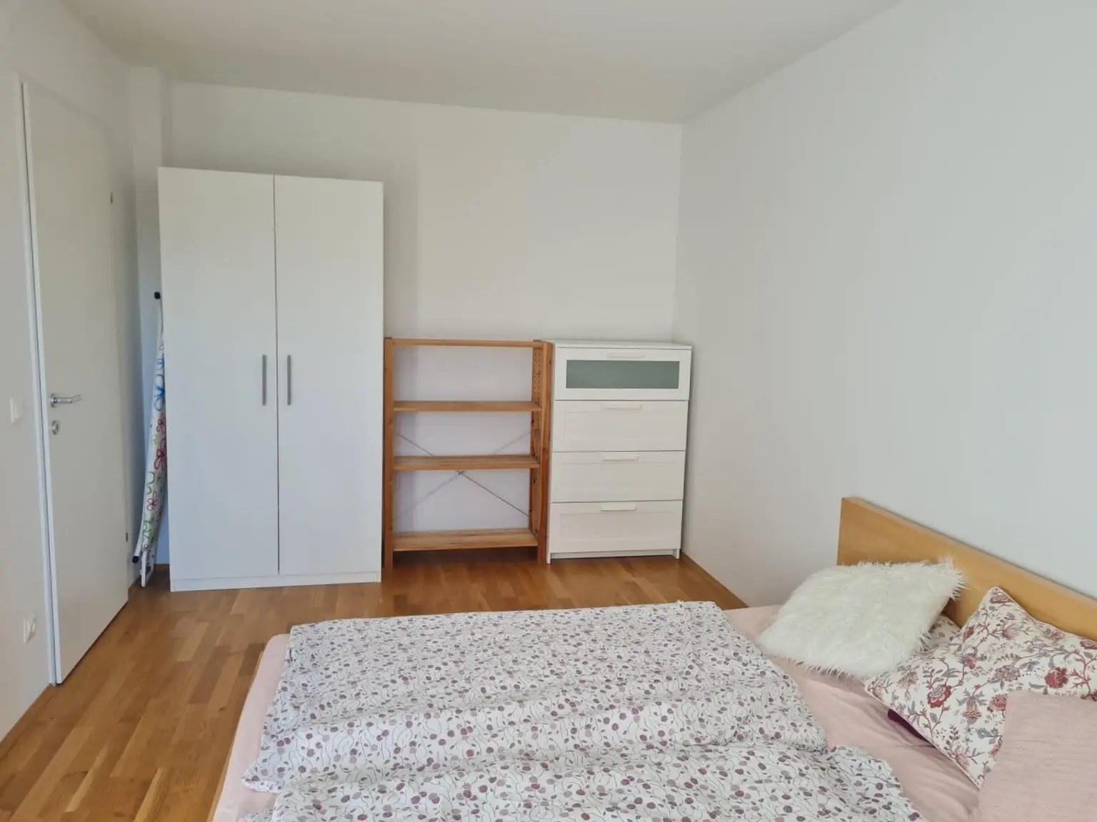 Beim Gasometer: Top-moderne Neubauwohnung mit 9,29m² SÜDWEST-Balkon/Loggia - U3 Nähe!!