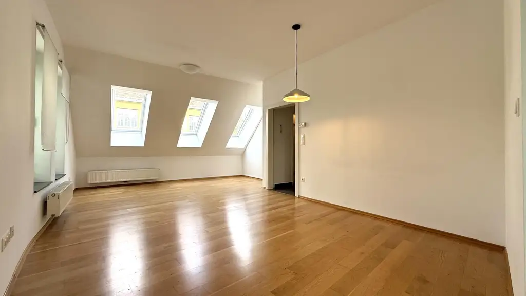 GRINZING!!! Sportliches Paar für moderne Balkonwohnung im 2.OG ohne Lift gesucht! :)