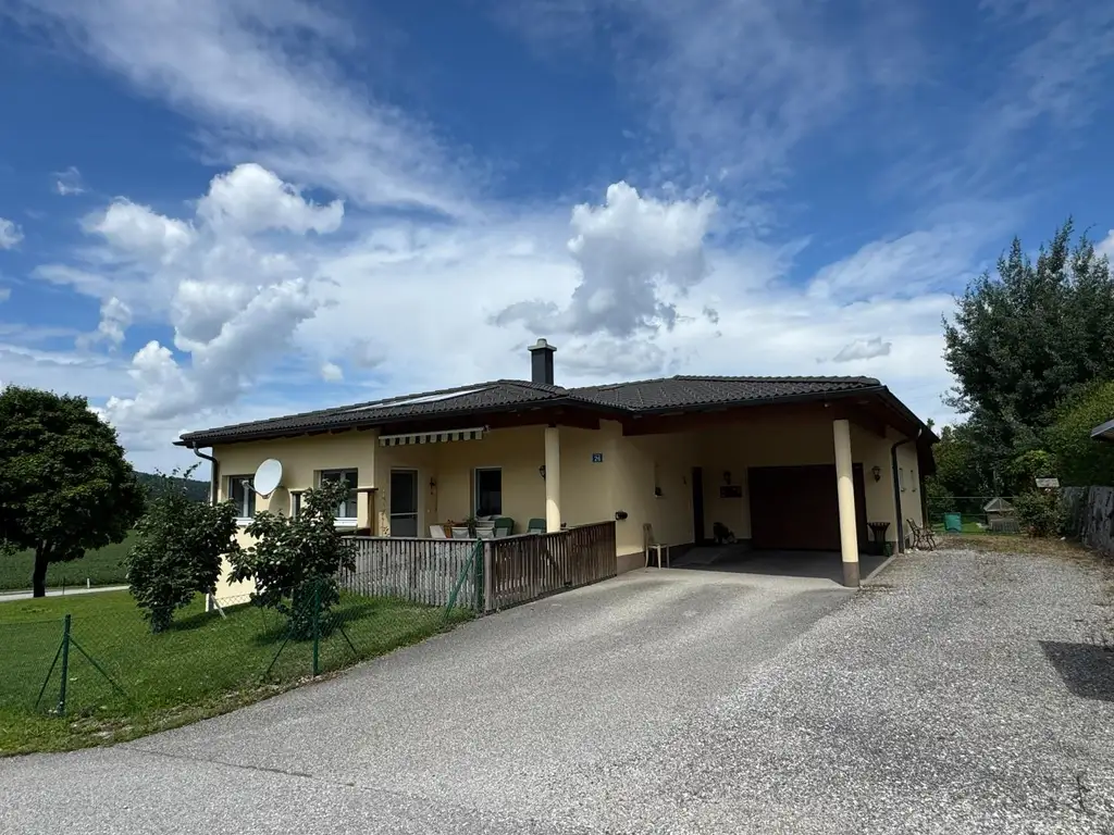 Bungalow mit Einliegerwohnung und großem Grundstück in sonniger Lage!