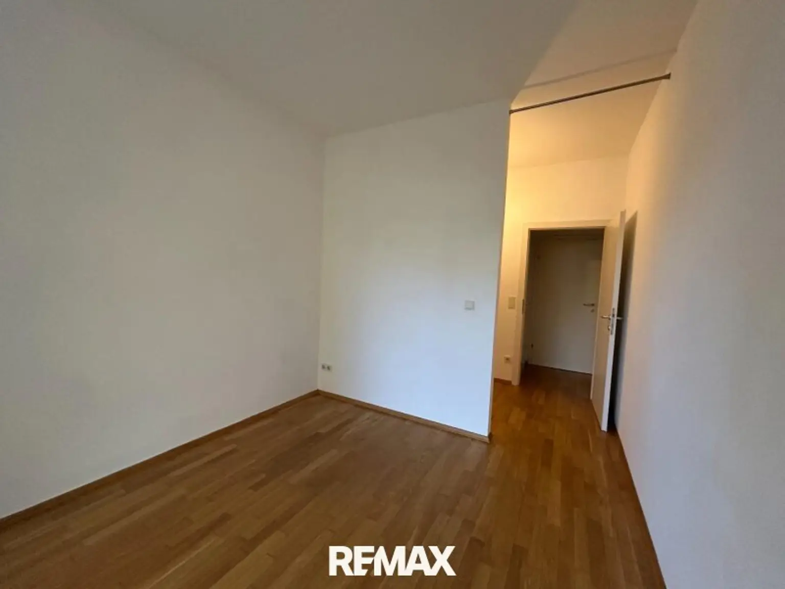 Zimmer mit Schrankraum