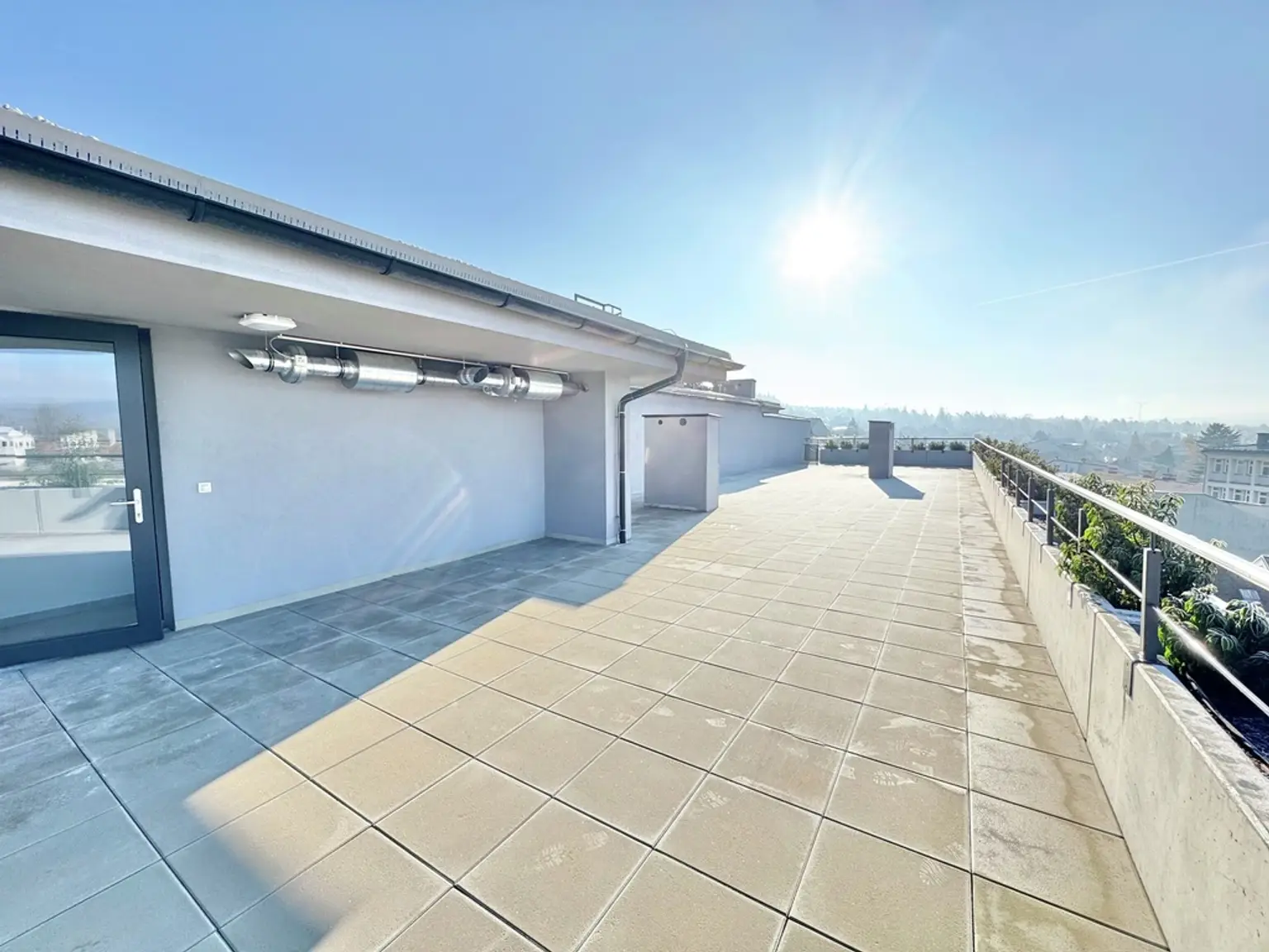 LOGGIATRAUM | OPTIMAL AUFGETEILTE, HELLE 2 ZIMMER | GARAGENPLATZ INKLUSIVE | TOPLAGE IN HOLLABRUNN