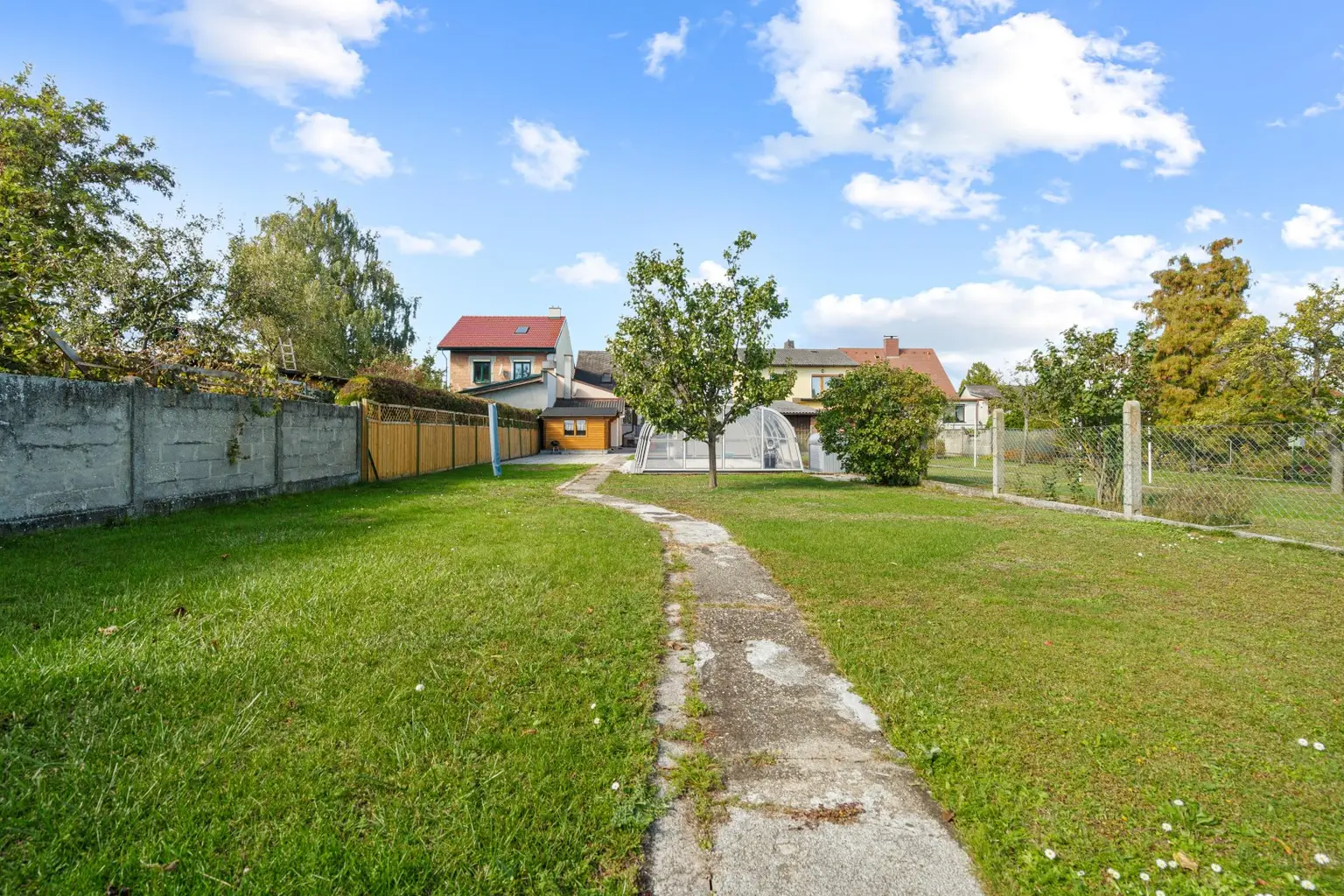 "Charmantes Haus, sanieren und dabei neu gestalten, mit großem Garten"