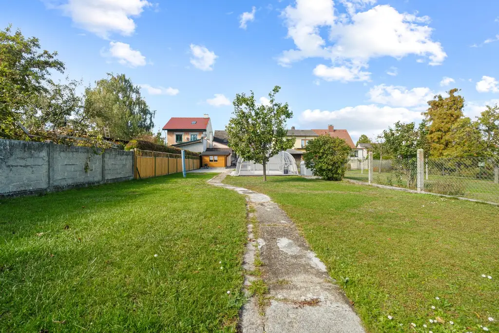"Charmantes Haus, sanieren und dabei neu gestalten, mit großem Garten"