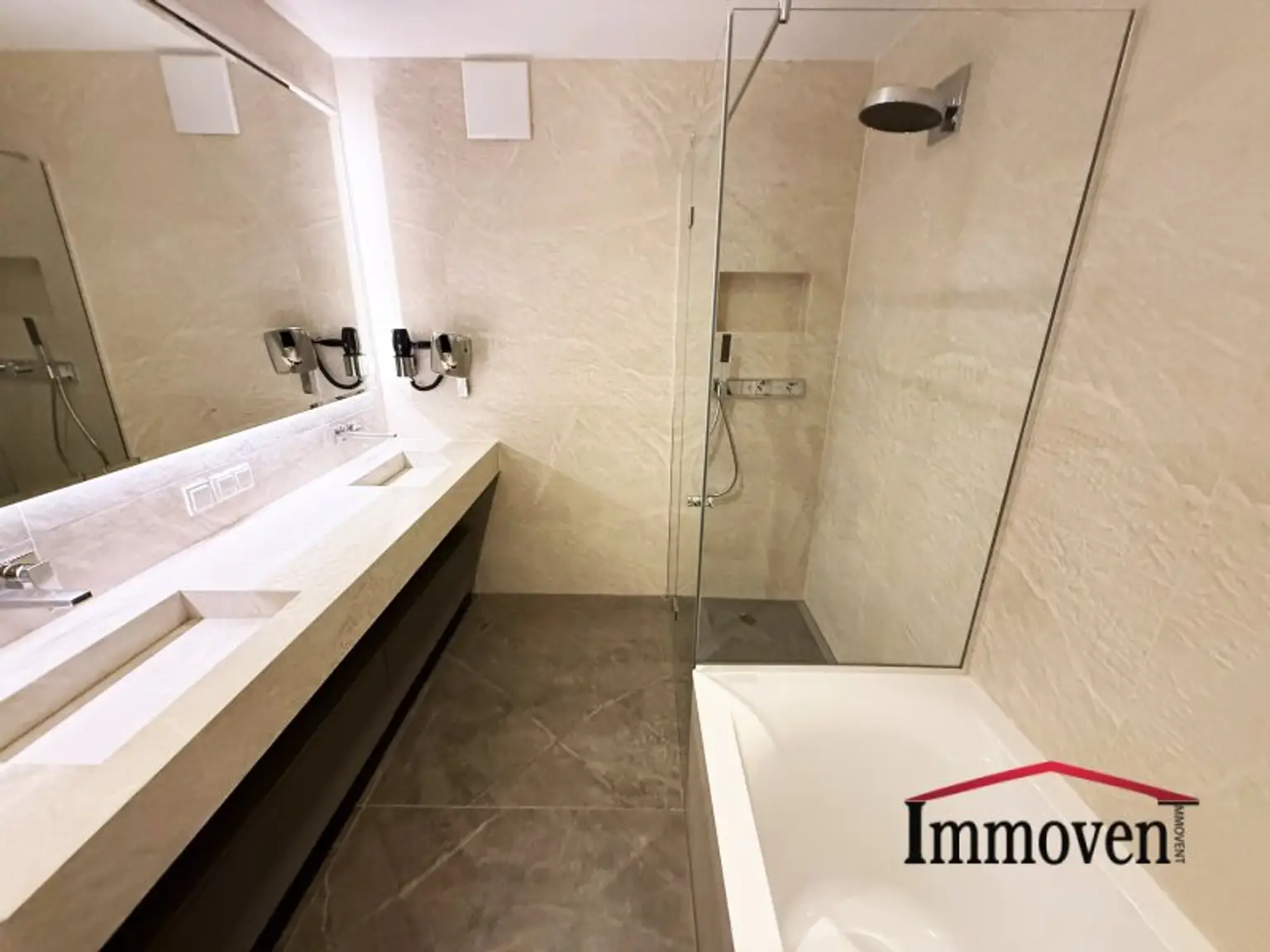 ERSTBEZUG - Hochwertige Dachgeschossmaisonette mit Balkon, Terrasse und Deckenkühlung in RUHELAGE!
