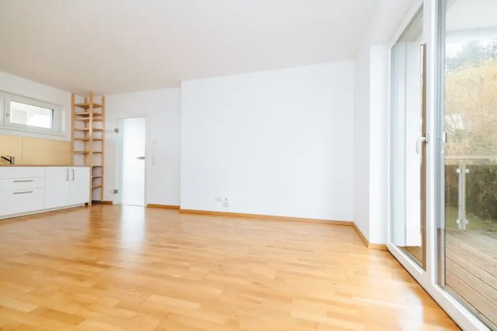 FUßE VOM RUCKERLBERG I DIREKT AM LEONHARDBACH I LKH NÄHE I SÜD-TERRASSE I SACKSTRAßE I ABSOLUTE RUHELAGE I MODERNER GRUNDRISS I EXKLUSIVER NEUBAU I TIEFGARAGE I AB SOFORT VERFÜGBAR I