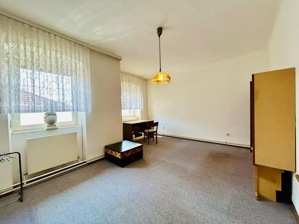 Ehemalige Schule/Gaststätte mit Wohnhaus