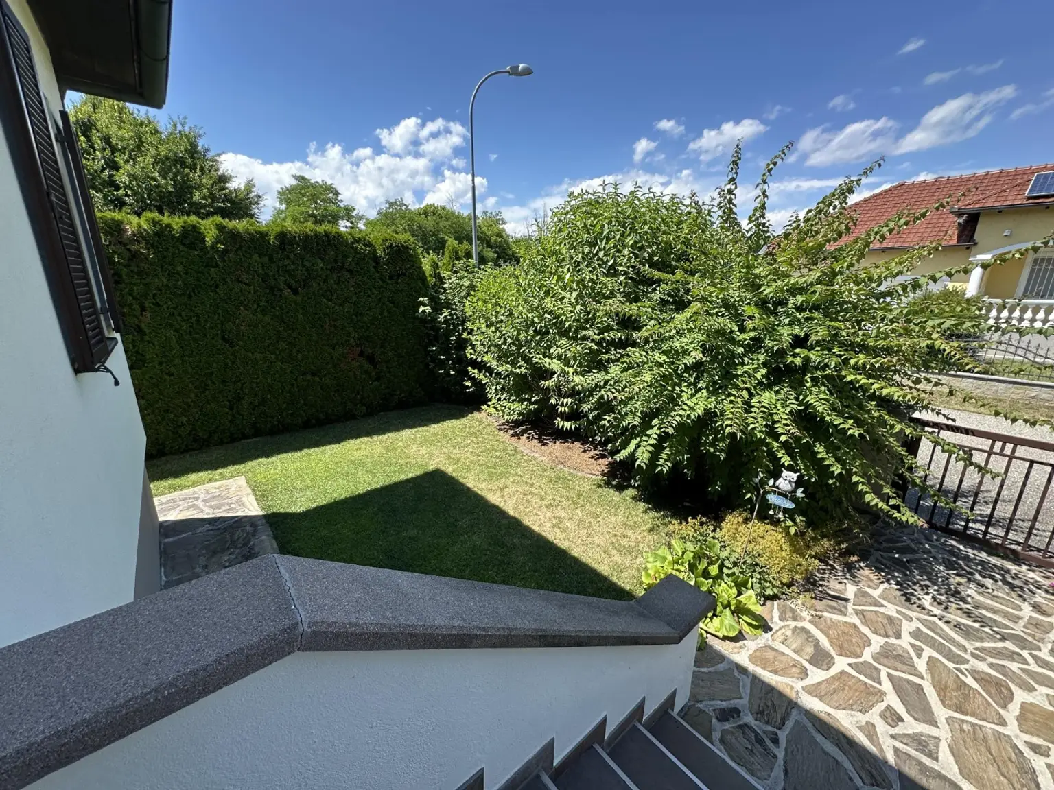 "Gepflegtes Einfamilienhaus mit Garten-Oase"