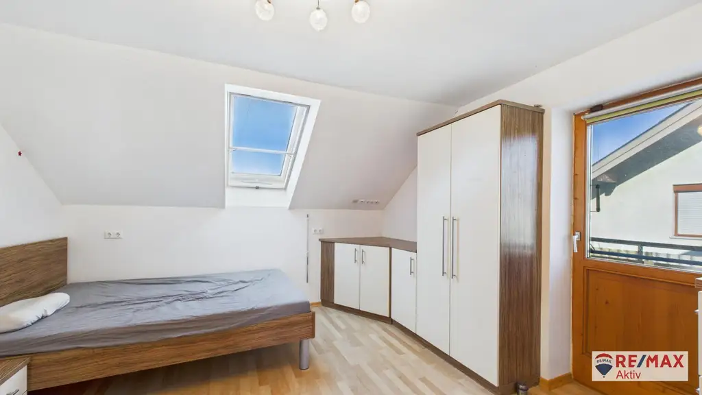 Rustikaler Charme trifft moderne Technik – Einfamilienhaus mit Galerie in Toplage Strasshof