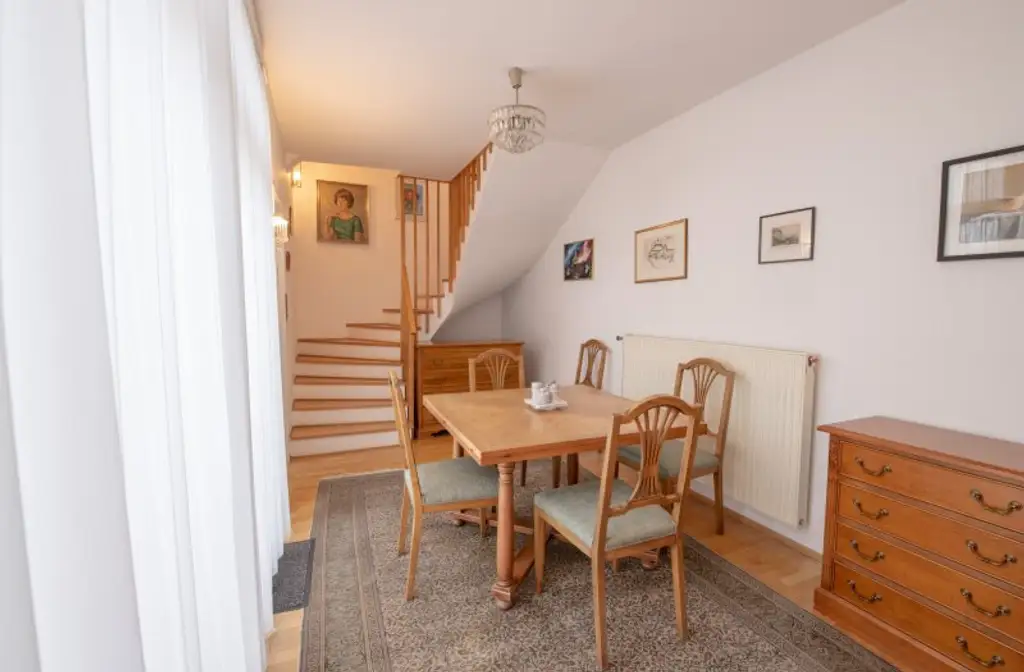*** Dachgeschoss – Maisonettewohnung mit Garage am Naschmarkt ***
