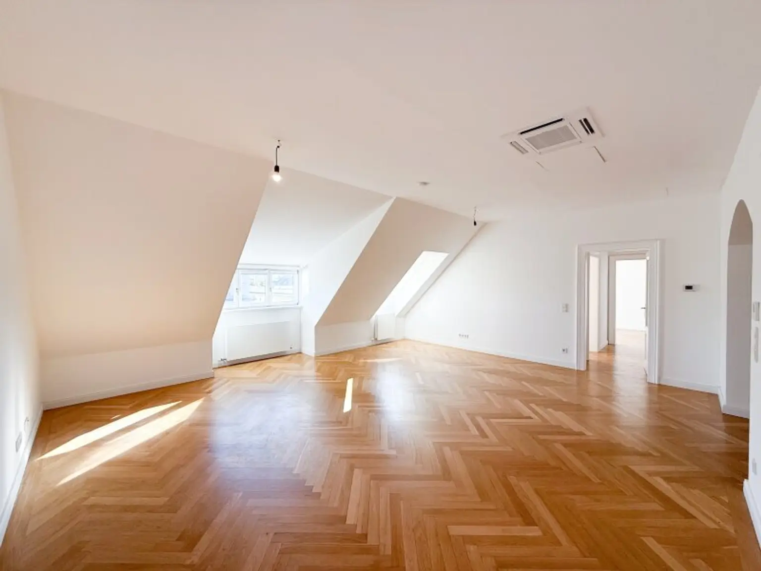 Exklusive 3-Zimmer-Dachgeschoßwohnung mit Klimaanlage und Dachterrasse – Kärntner Ring, 1010 Wien
