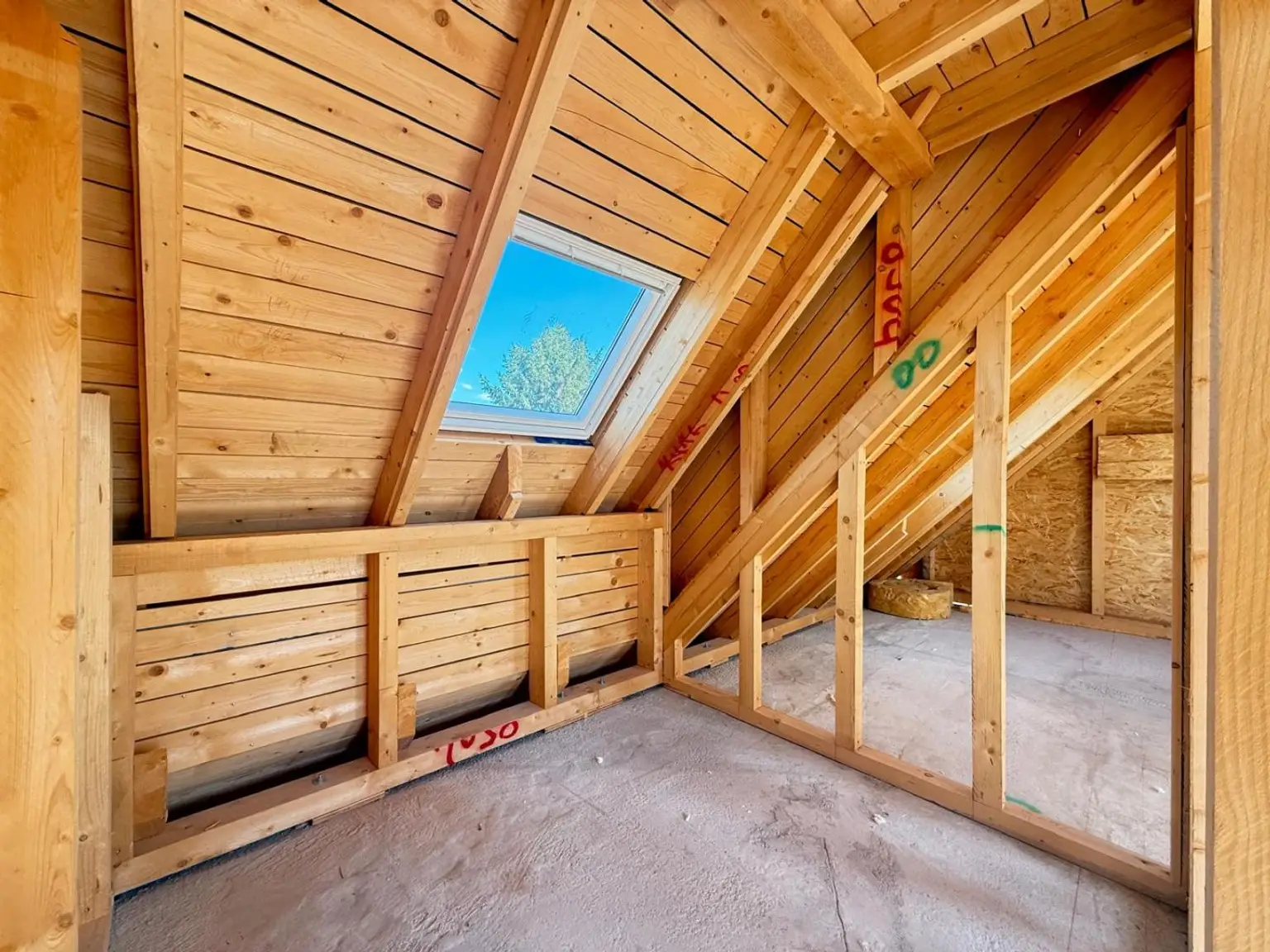 3. Stock Master Bedroom mit eigenem Bad & Terrasse