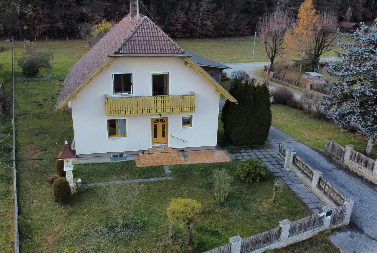 Gepflegtes Haus mit großem Grundstück in Pudlach!