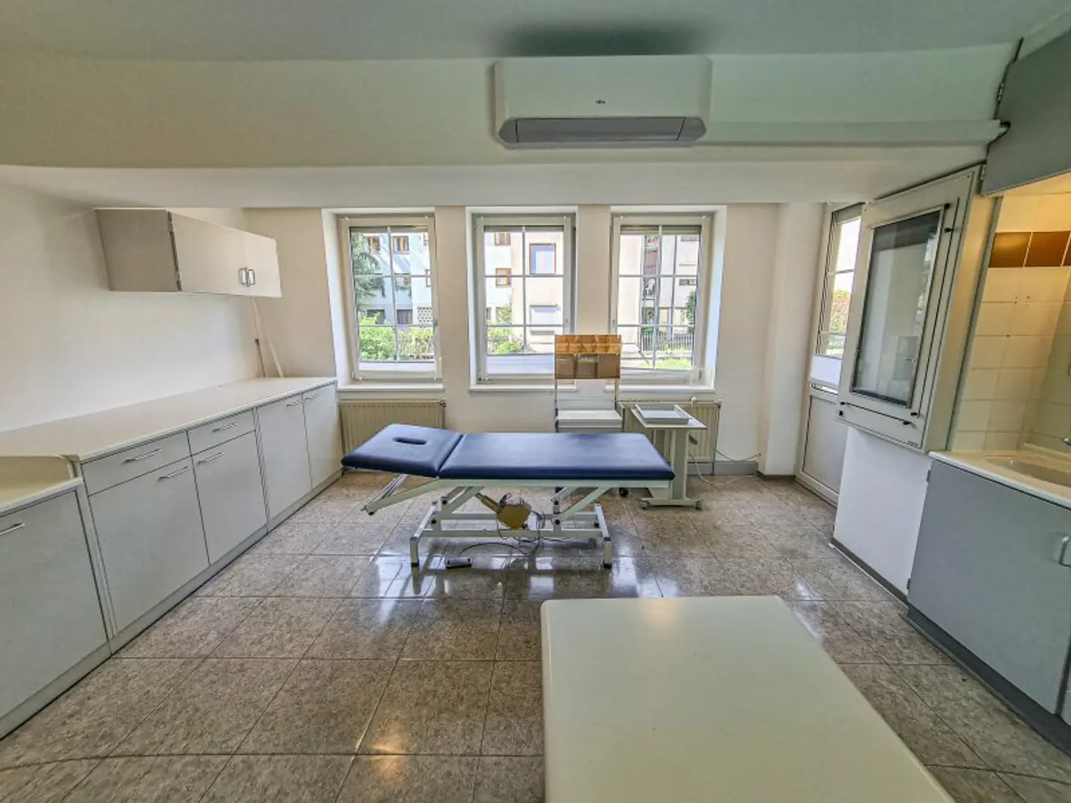 *** BARRIEREFREI *** Praxis am Josefsplatz - 5 Behandlungszimmer auf 170m²
