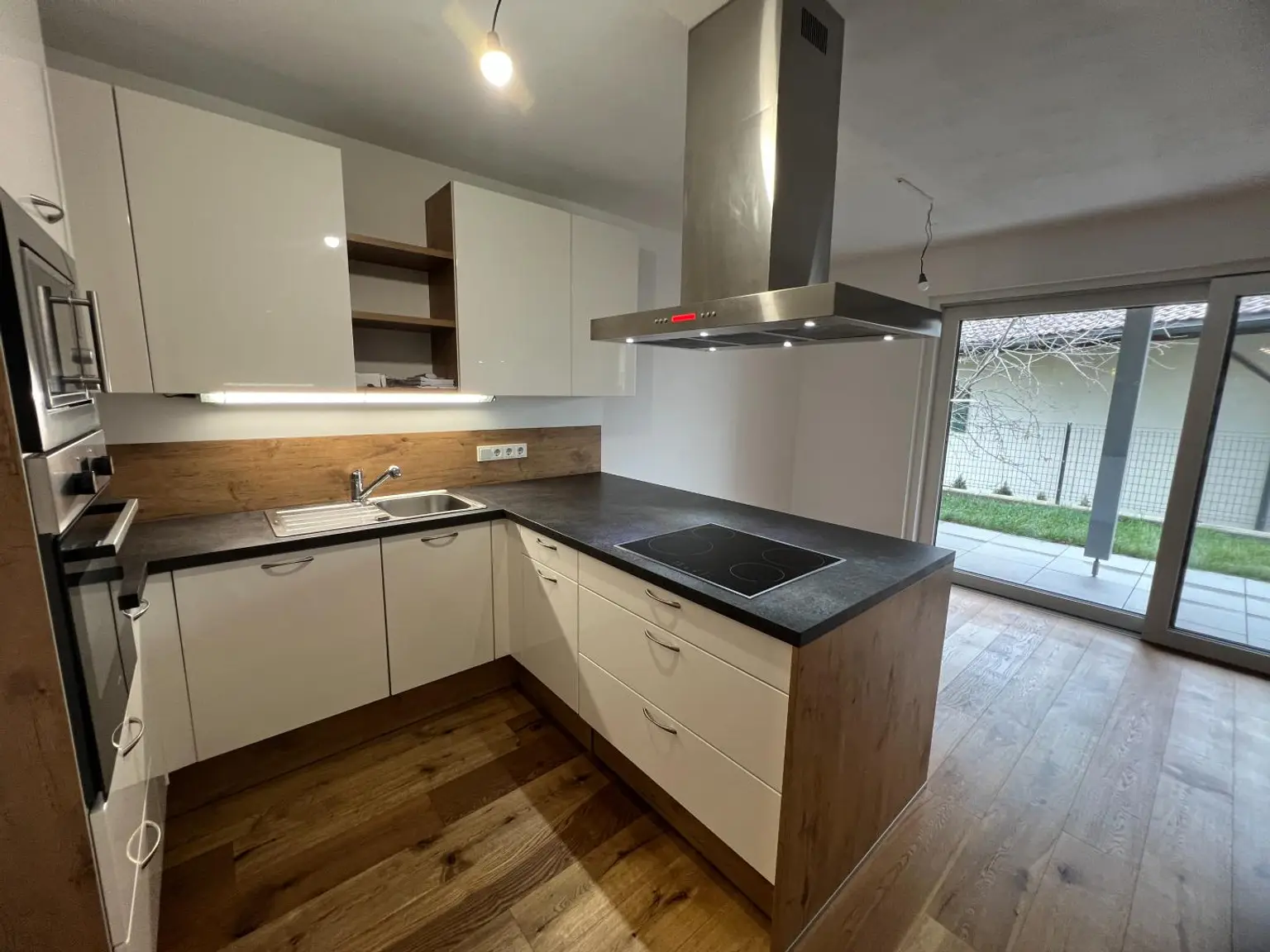 Exklusive 3 Zimmer Neubauwohnung mit XXL-Eigengarten, 2 KFZ - Abstellplätze in St. Georgen - nur wenige Minuten zum Attersee