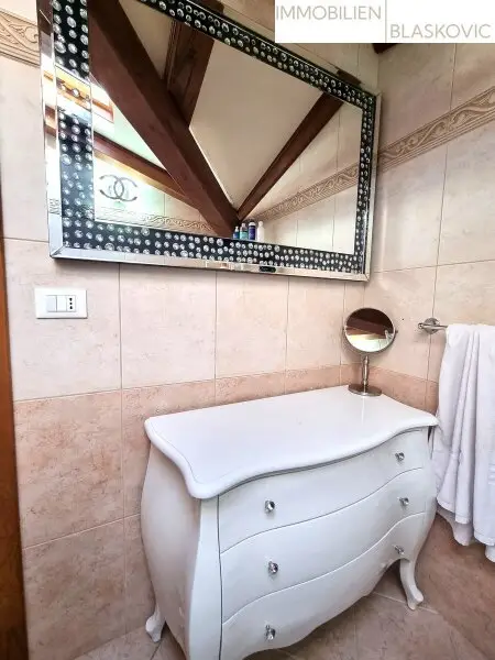 Porec Umgebung - Attraktives Steinhaus mit 2 Appartements und Pool/Wellness