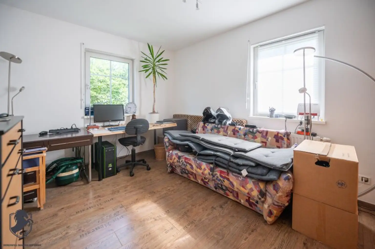 Exklusives Niedrigenergie-Einfamilienhaus mit Vollkeller auf 1.008 m² Grundstück in ruhiger Bestlage von Pixendorf