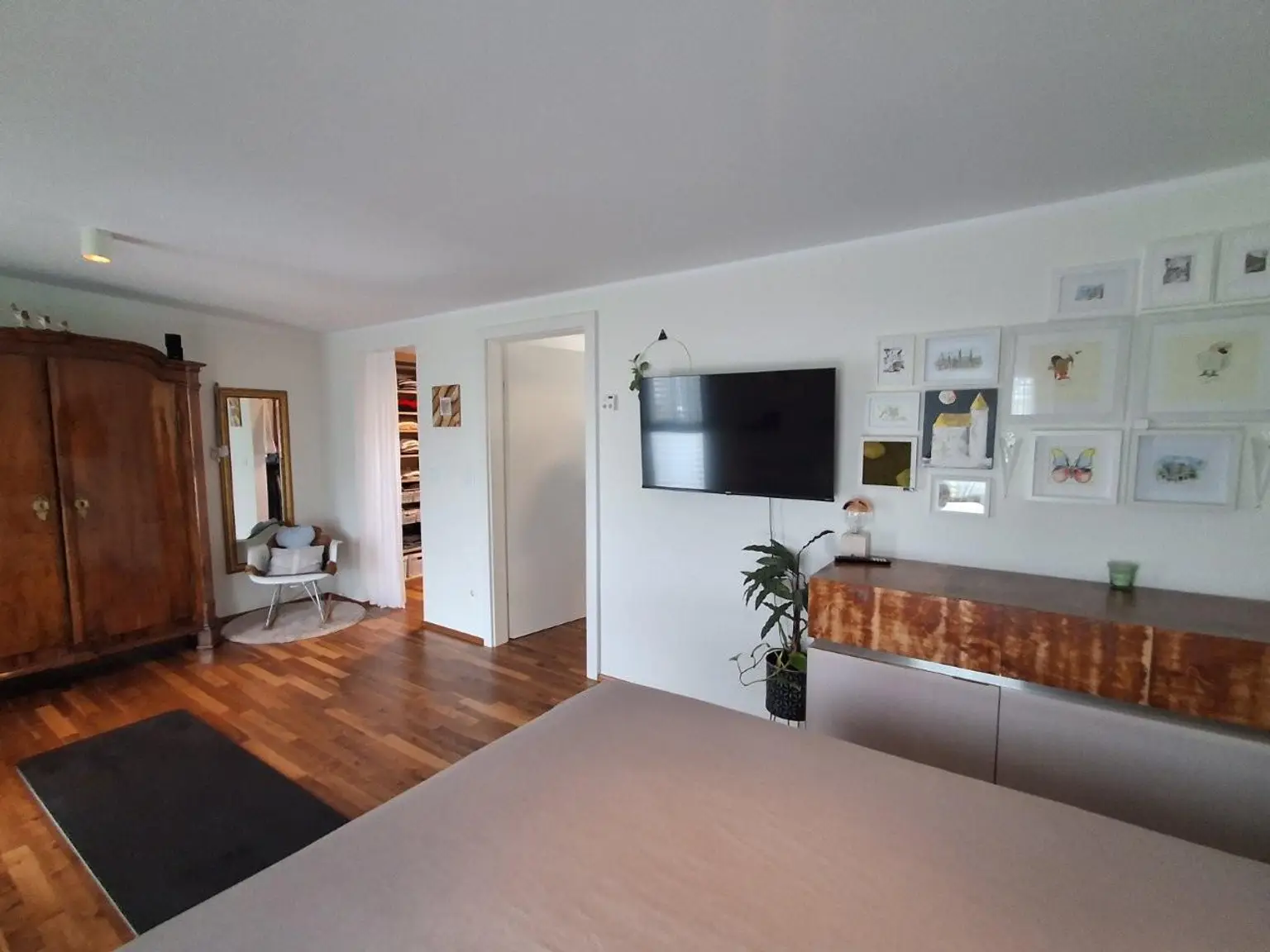 16 Schlafzimmer mit Schrankraum 1220