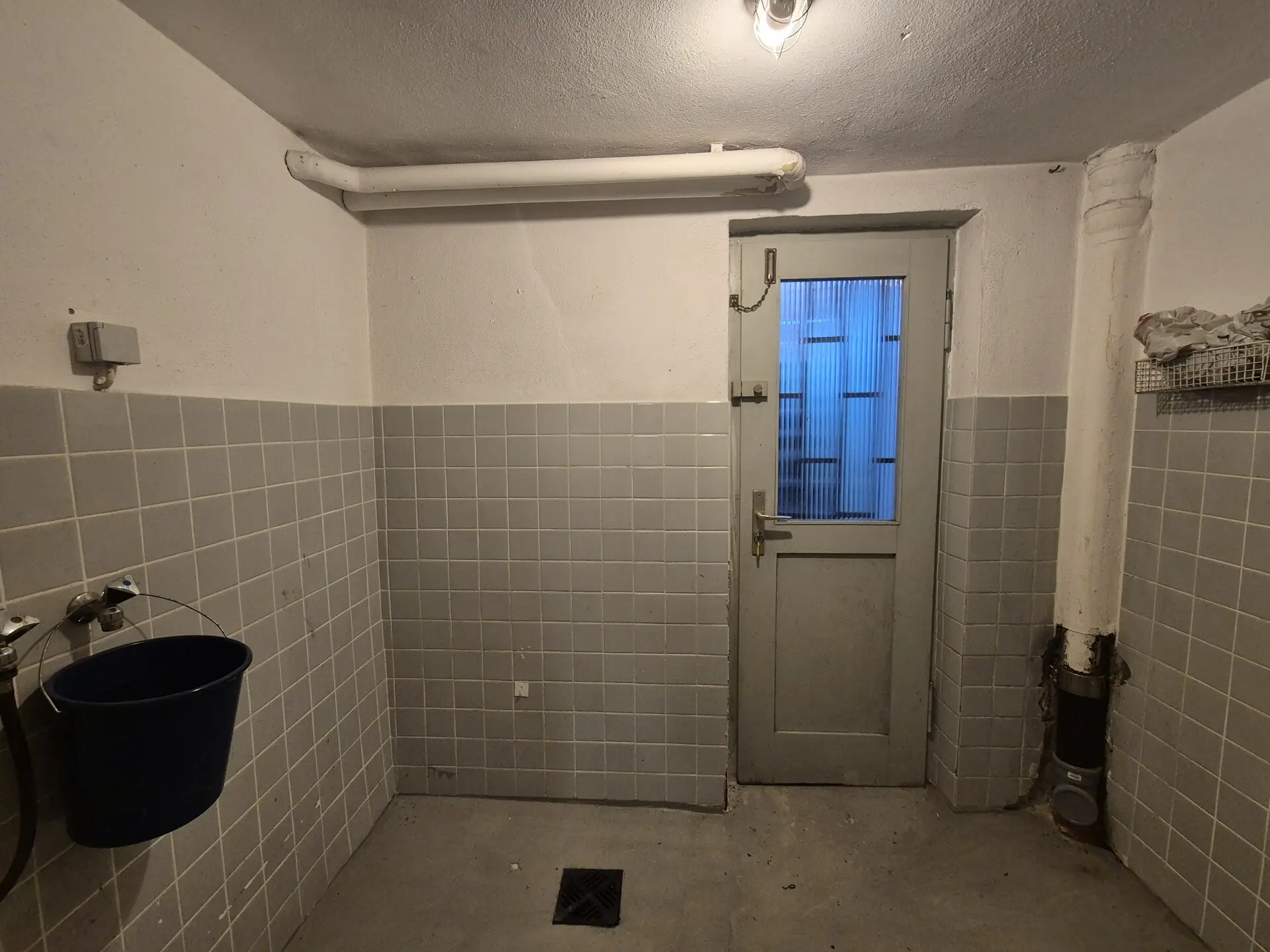 Kellerraum 4 Waschküche mit Aufgang zum hinteren Garten