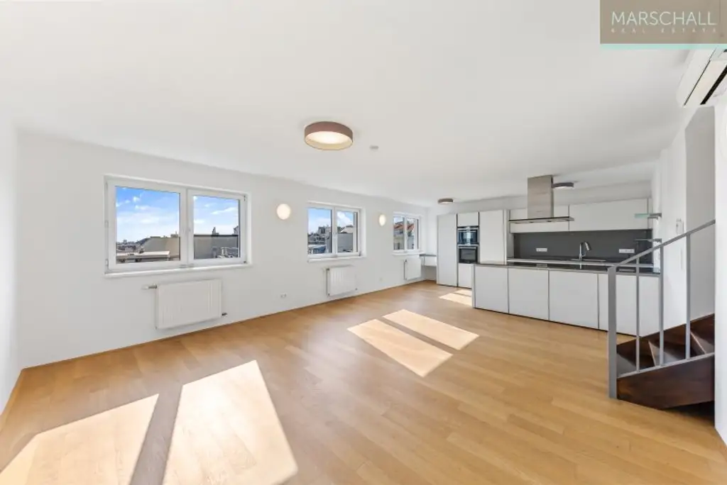 Helle 4-Zimmer-Dachgeschosswohnung mit traumhaftem Fernblick im 7. Bezirk