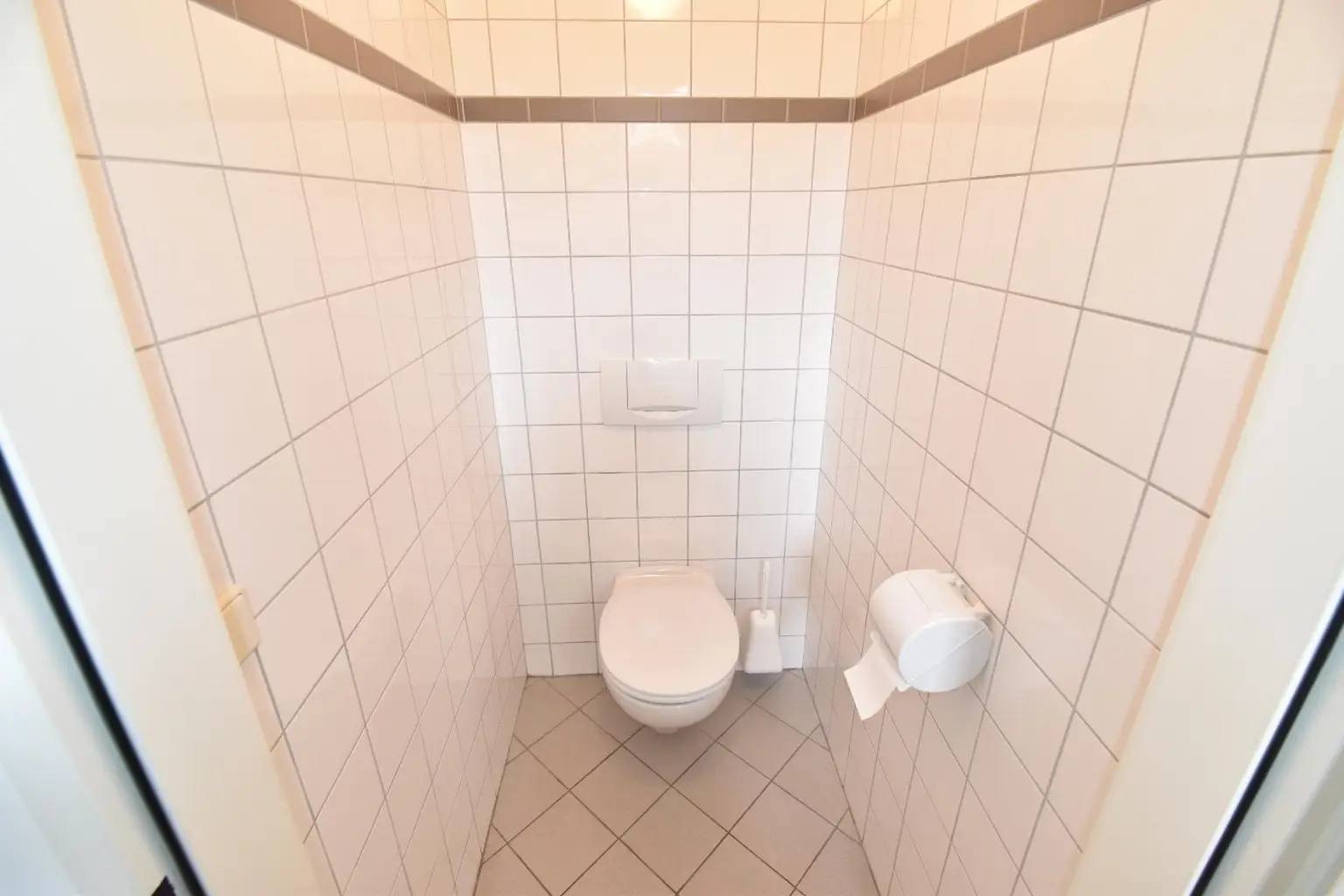 3 Bürohäuser, 38 Parkplätze in Toplage, hochfrequentiert, beste Infrastruktur