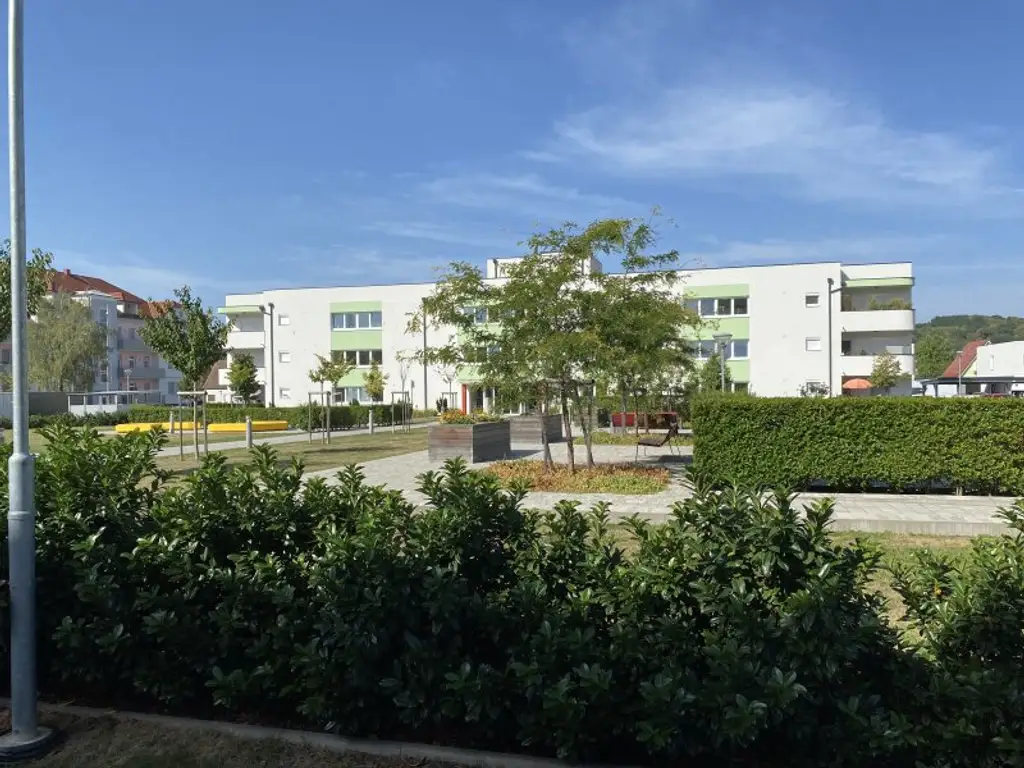 Sehr schöne , neue Mietwohnung, teilmöbliert