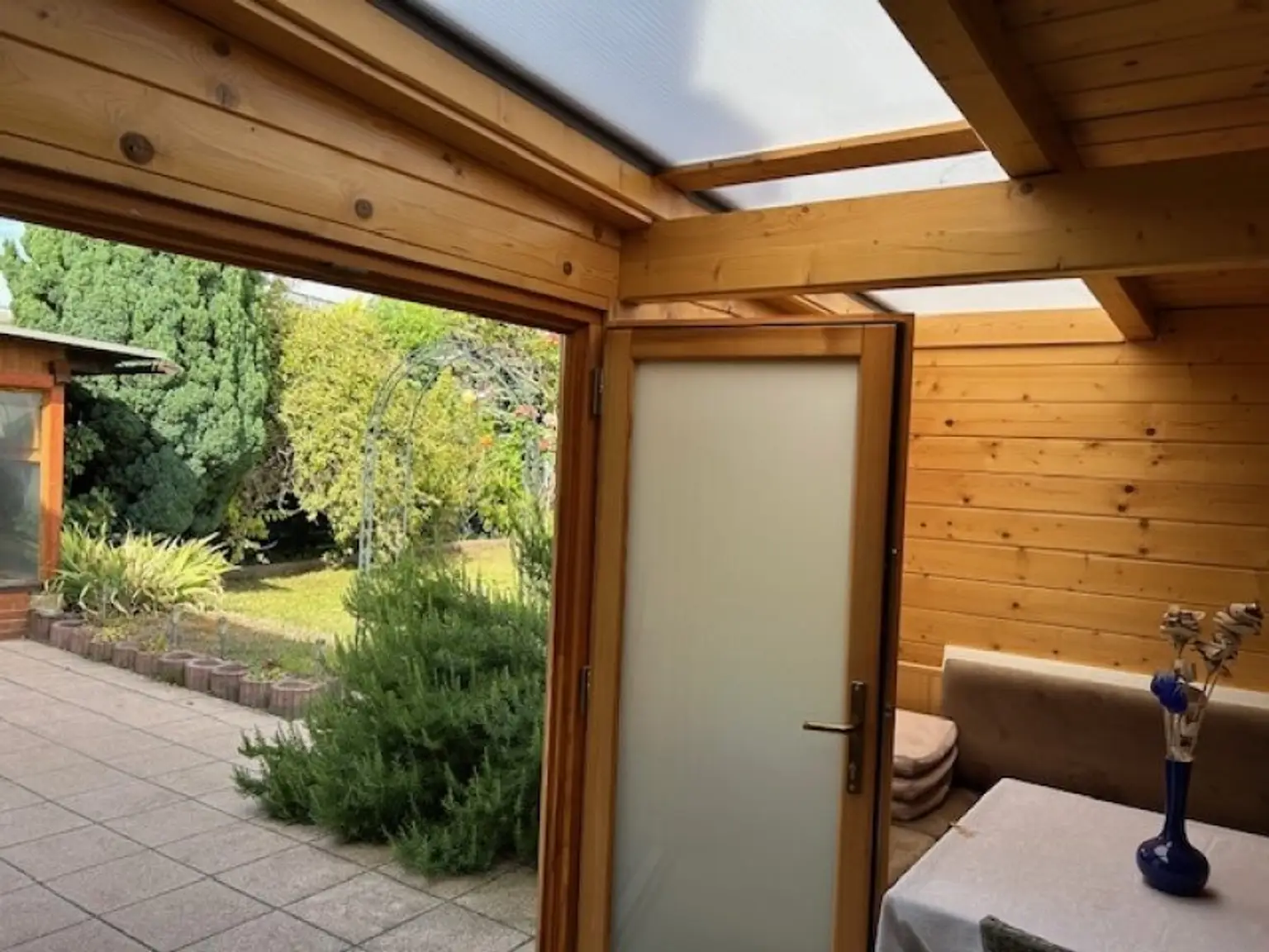 +++ TOP PREIS! - RARITÄT: ABSOLUT RUHIGE GARTENIDYLLE ( alter Baumbestand ) Wohnhaus mit Wintergarten - Lebensqualität pur, modernes Bad und Küche +++