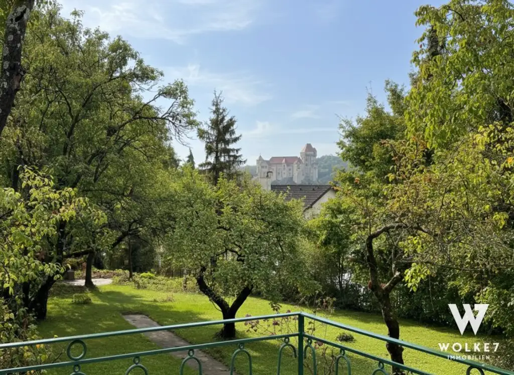 Historisches Haus mit direktem Burgblick, großem Garten & vielseitigem Potenzial – in Top-Lage Maria Enzersdorf!