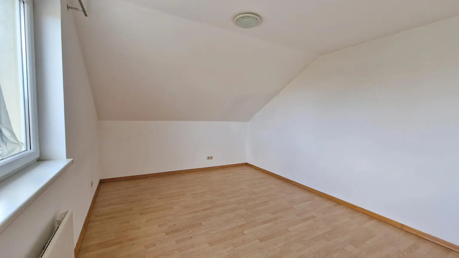 Großzügige 2-Zimmer-Wohnung mit Parkplatz im Zentrum von Oberwaltersdorf – unbefristet zu mieten!