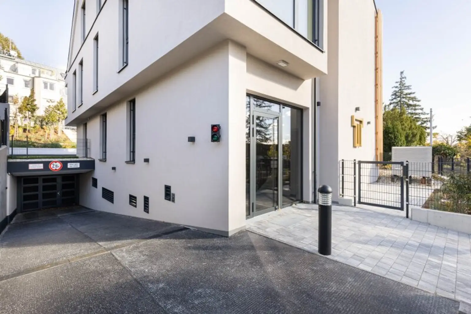 EXKLUSIVE GARTENWOHNUNG IN HIETZING MIT SALZWASSER-POOL UND SAUNA