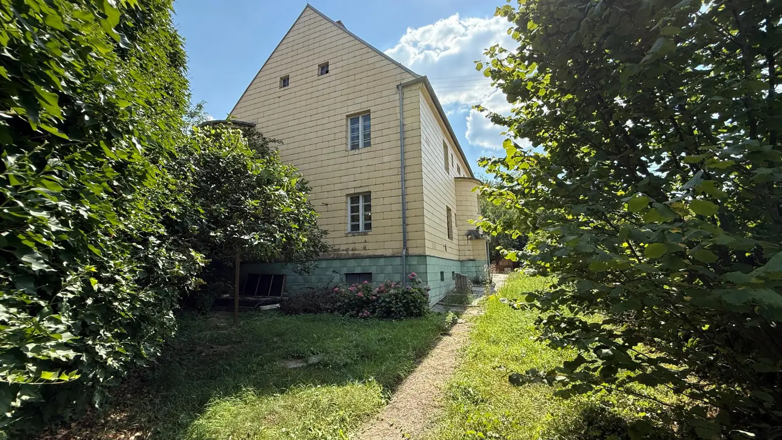 Mehrfamilienhaus mit großem Potenzial – perfekt für Anleger oder große Familien