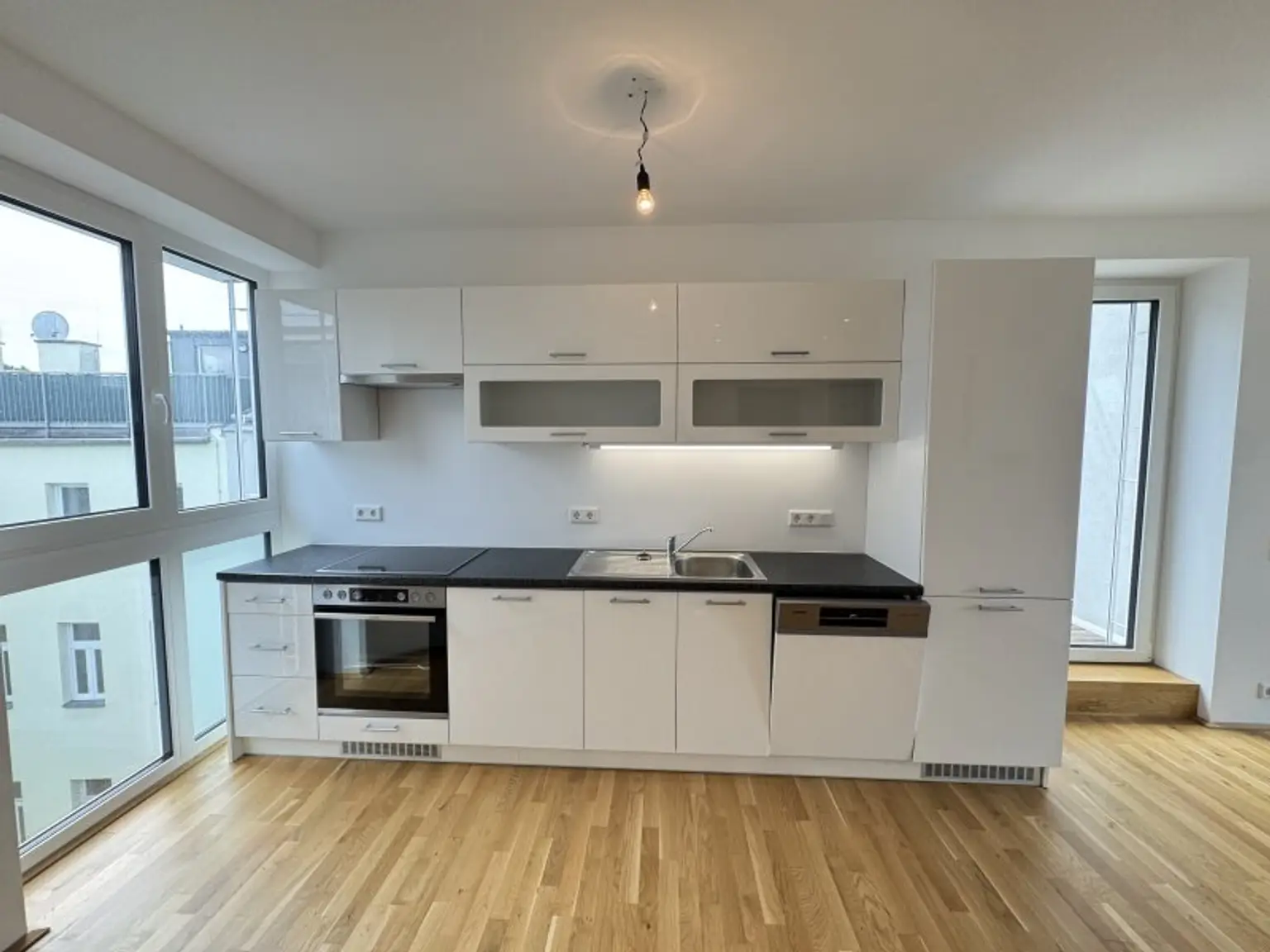 Charmante Dachgeschoßwohnung mit Terrasse – Ab sofort verfügbar!