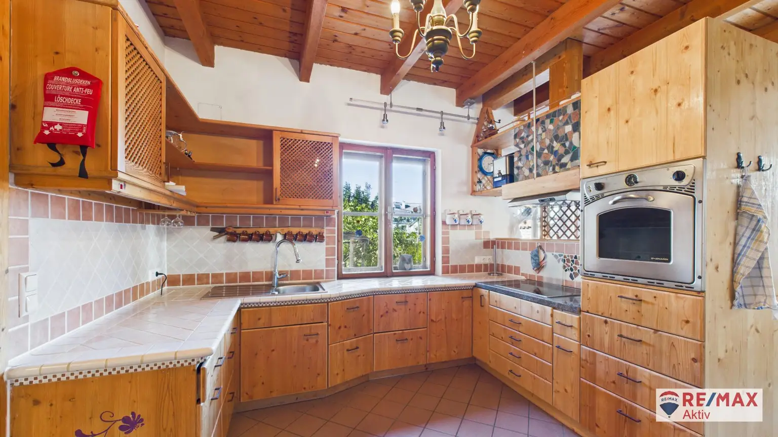 Rustikaler Charme trifft moderne Technik – Einfamilienhaus mit Galerie in Toplage Strasshof