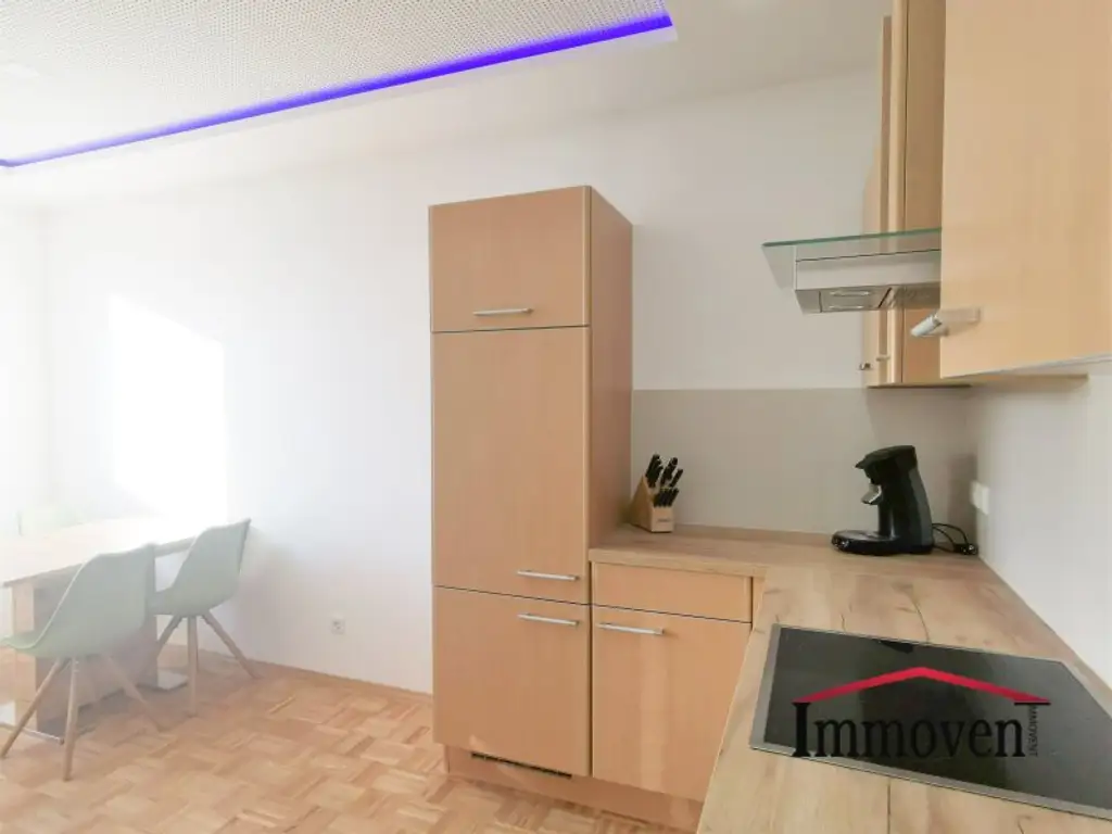 Koffer packen, Bett mitnehmen und fertig - Fernseher und Kaffemaschine sind schon da!