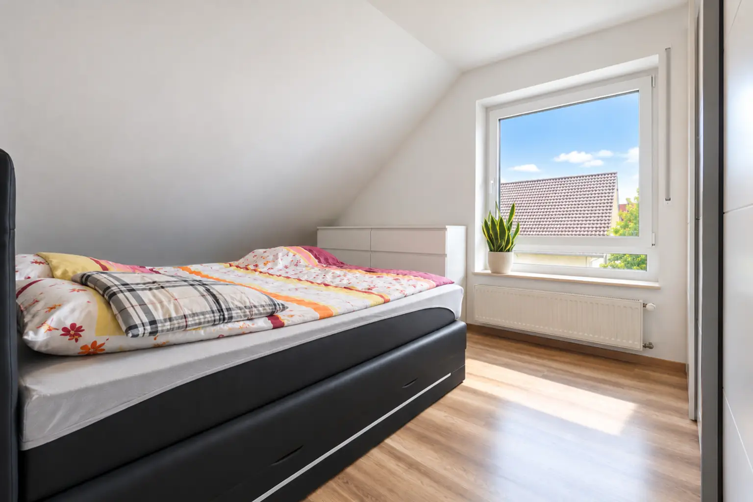 Schlafzimmer 1