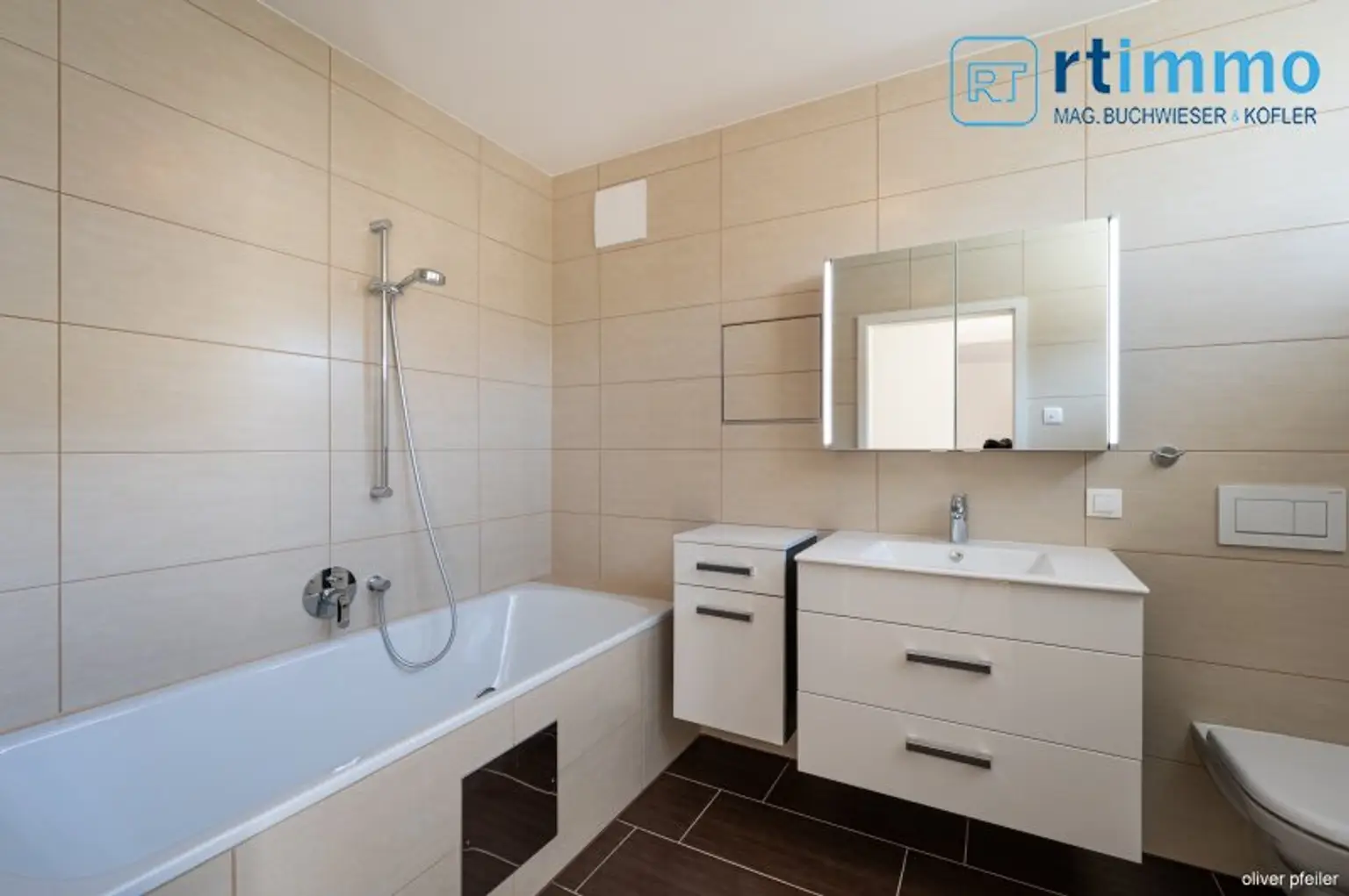 DONAUBLICK: EXKLUSIVER TERRASSENTRAUM MIT OST-WEST-AUSRICHTUNG IN DER KUCHELAU