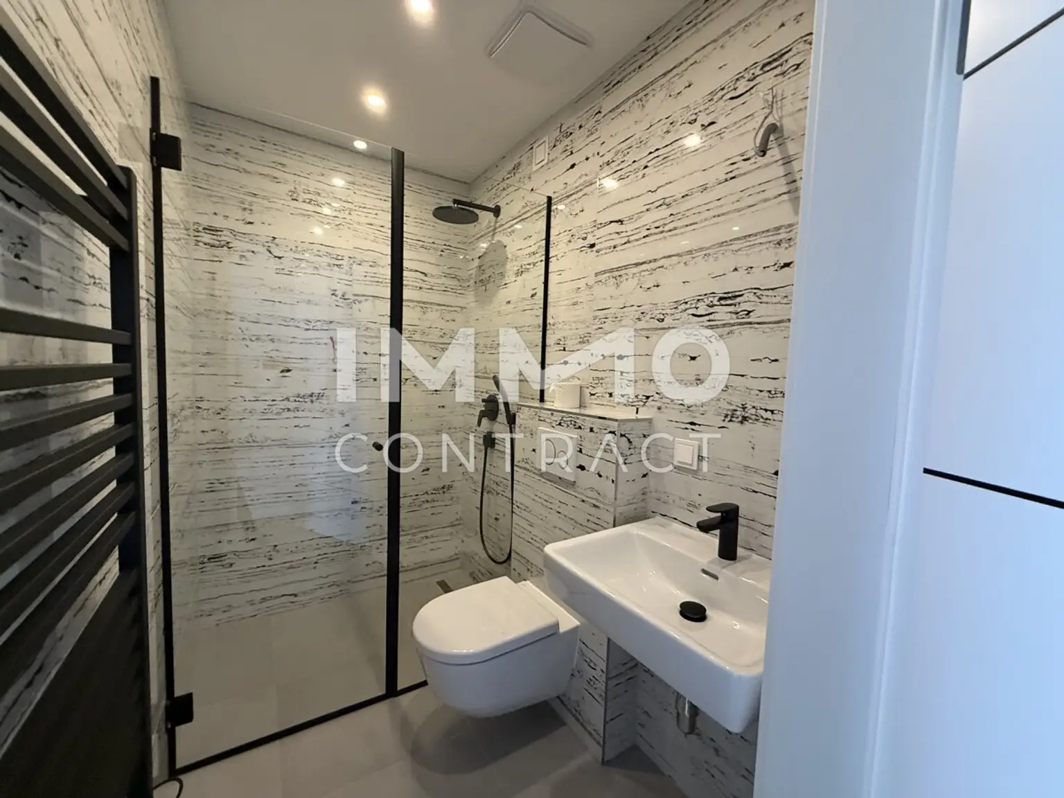 Bad und WC vom Vorzimmer zu begehen