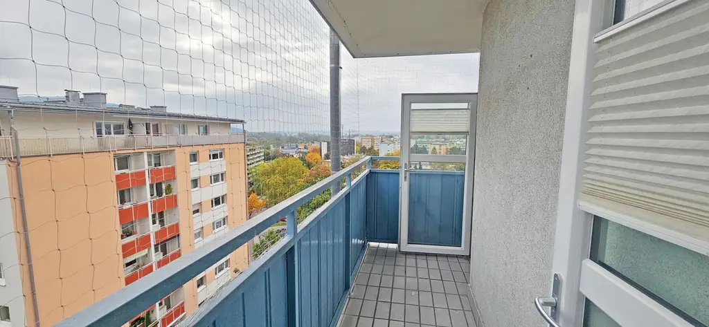 Wohnen ganz oben – 2-Zimmer-Dachgeschoßwohnung mit großer Loggia und Weitblick in Linz-Urfahr
