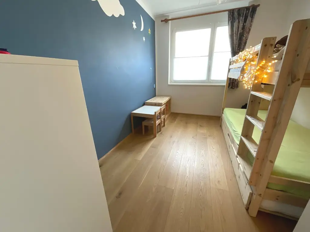 TRAUMHAFTE 4 ZIMMER WOHNUNG MIT BALKON UND GARAGENPLATZ